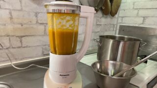 猫のための野菜ポタージュを作る時のミキサー